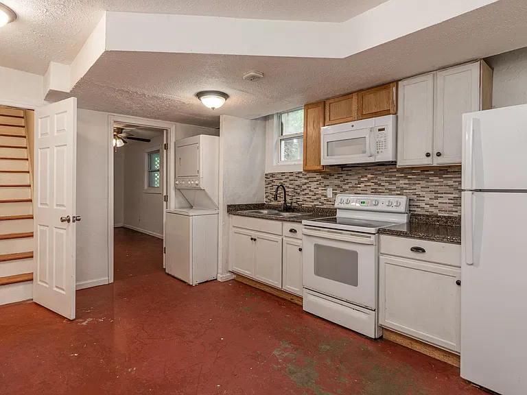 268 S French Broad Ave — Photo 16