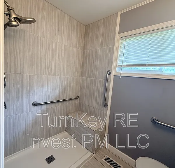 126 Nauvoo St — Photo 4