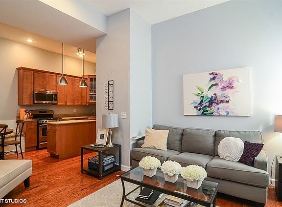 3rd image of 549 W Belden Ave APT 1RE