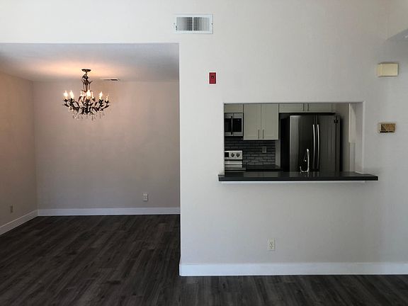 5th image of 946 Lake Tahoe Ct