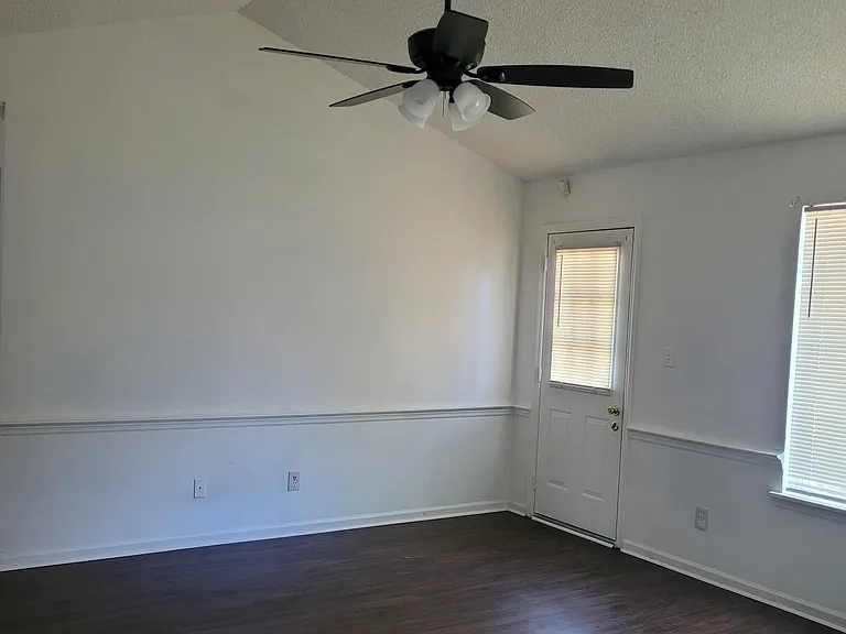 604 Mohawk Ct — Photo 3