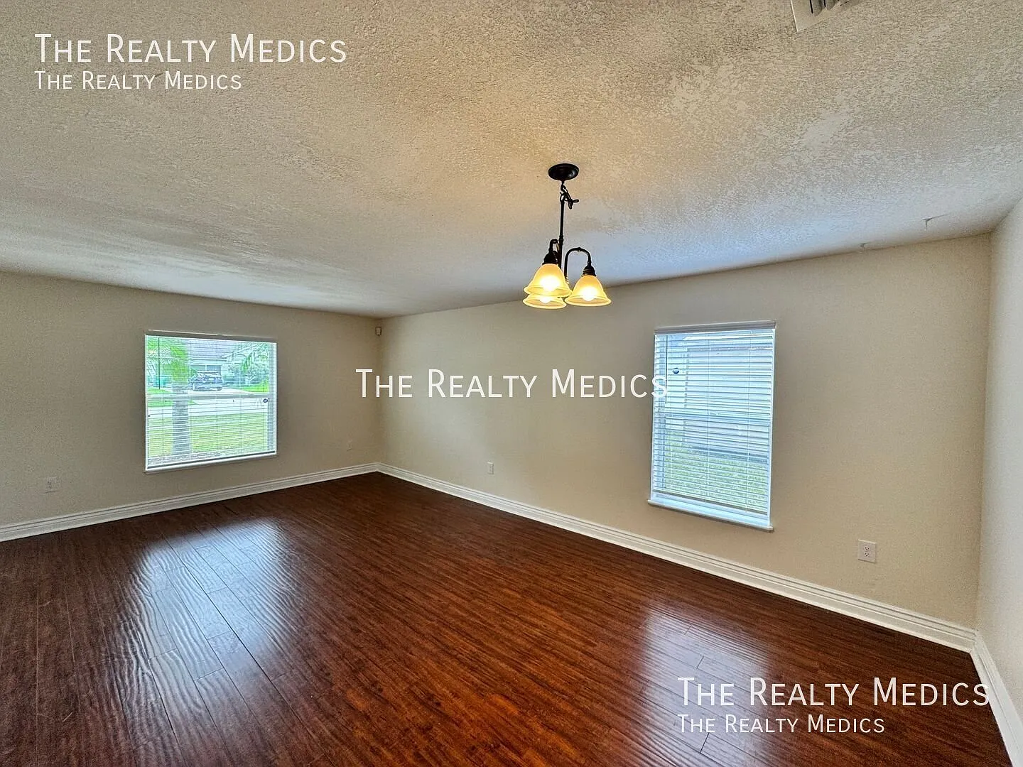 Over 3000 sqft Home READY for Move-in! — Photo 3