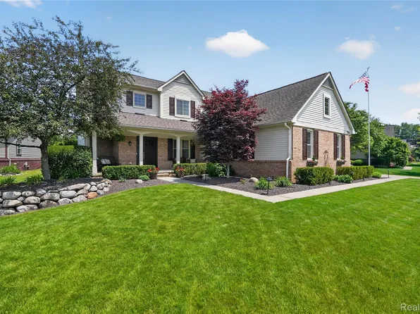 2004 Palmer Dr, Wixom, MI 48393