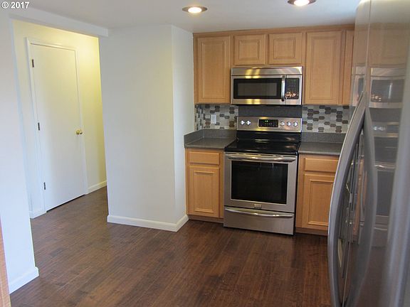 4th image of 1309 SE Park Crest Ave