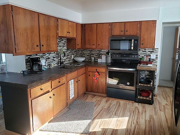 3rd image of 1413 Laurene St