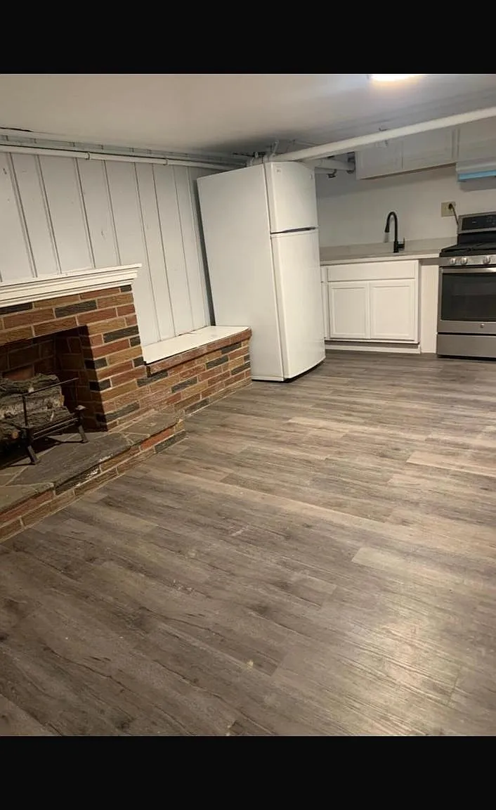 Studio, 1632 sqft, $950 — Photo 4