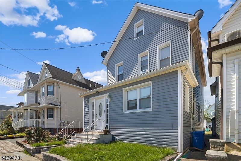 1st image of 22 Tuttle St