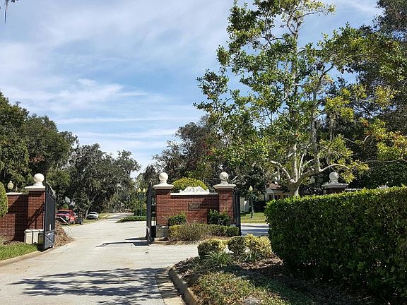 2nd image of 7 Saint Charles Pl