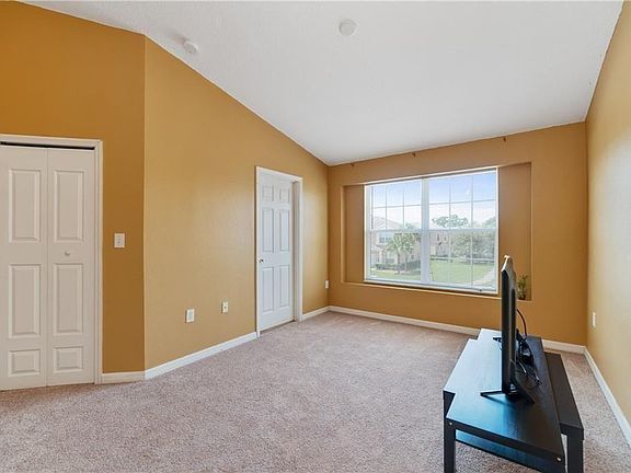 4th image of 611 Captiva Cir