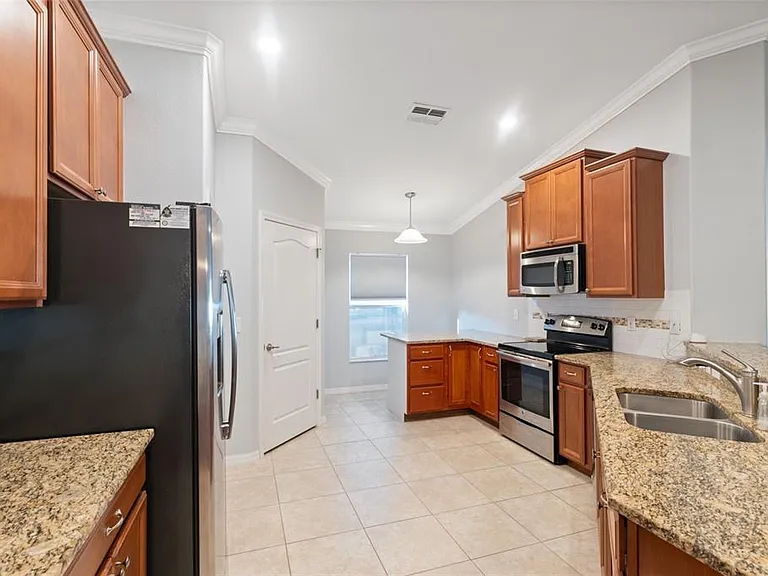 18035 Arbor Crest Dr — Photo 12
