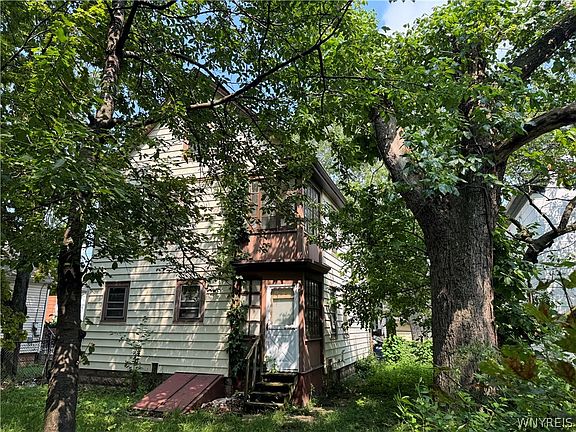 3rd image of 828 15th St