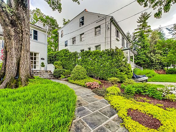 5th image of 4831 Calvert St NW