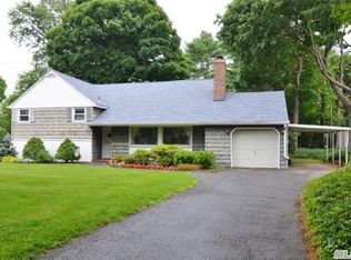 15 Prairie Rd, Huntington Station, NY 11746
