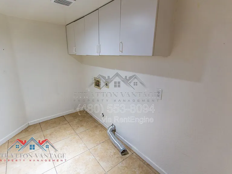 1231 N Layman St — Photo 22
