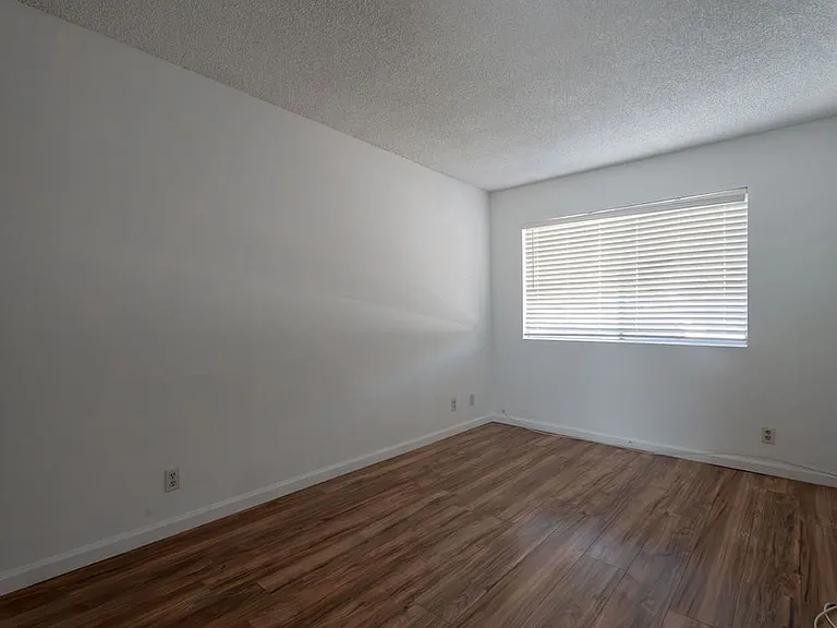 1722 E University Ave #7 — Photo 20