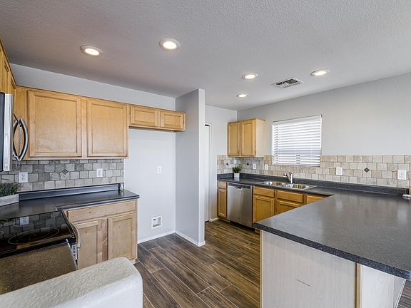 4th image of 41616 W Hillman Dr