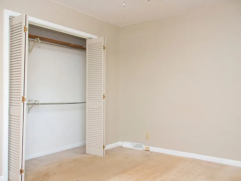 809 Bishop Cir — Photo 25