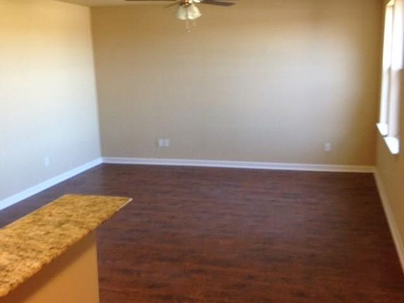 4th image of 919 Robineta Ln
