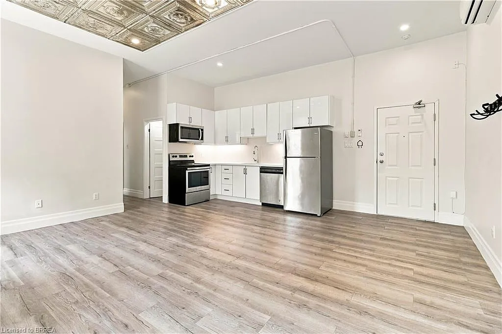 2 bed, 1.0 bath, 753 sqft, $1,600 — Photo 3