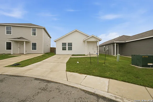 3 bed, 2.0 bath, 1200 sqft, $1,550 — Photo 2