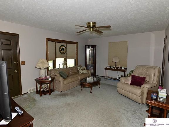 5th image of 8937 Laurie Cir