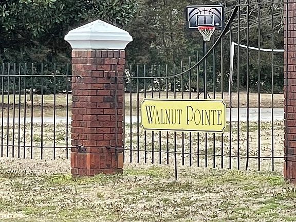 3rd image of 107 Pointe Dr