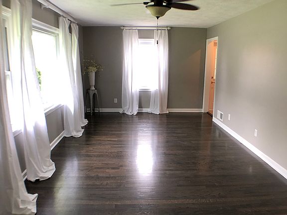 3rd image of 1313 E Loretta Dr