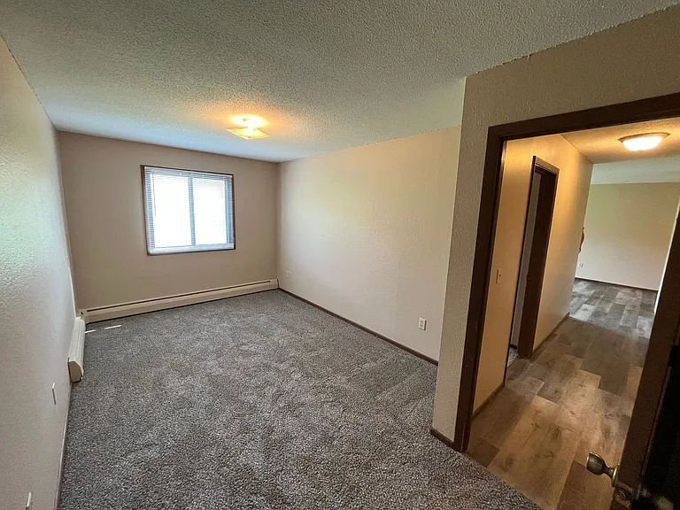 Oakridge Apartments — Photo 42