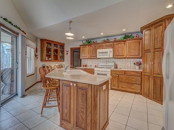 3rd image of 9208 Driftwood Ct