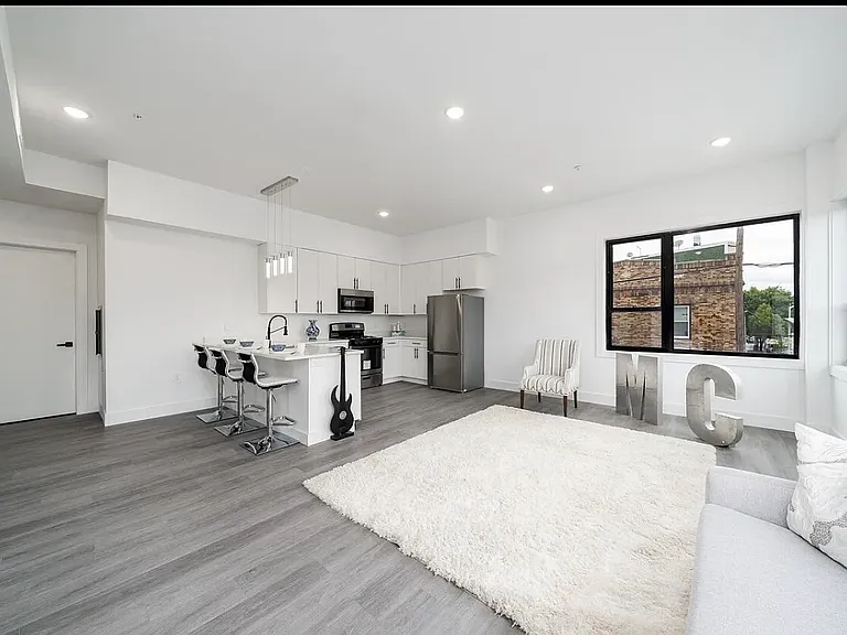 352 Union Ave #210 — Photo 33