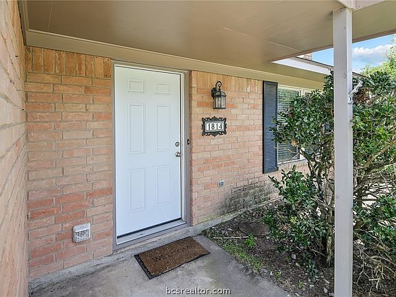 4th image of 1814 Medina Dr