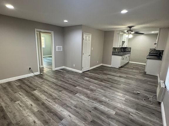 4th image of 18407 E Roscoe Blvd
