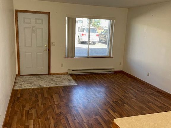 4th image of 2307 Hillcrest Dr #11