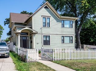 117 Hinsdell Pl, Elgin, IL 60120