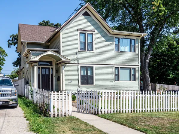 117 Hinsdell Pl, Elgin, IL 60120