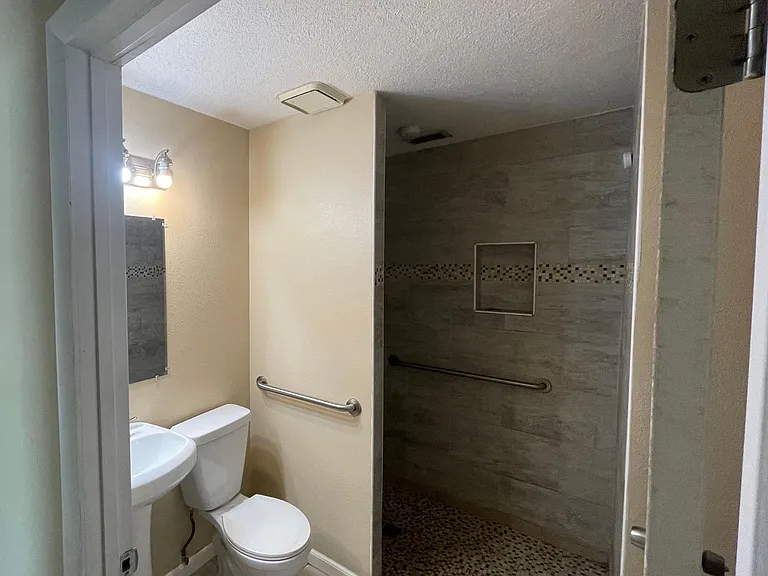 460 Oak Dr — Photo 7