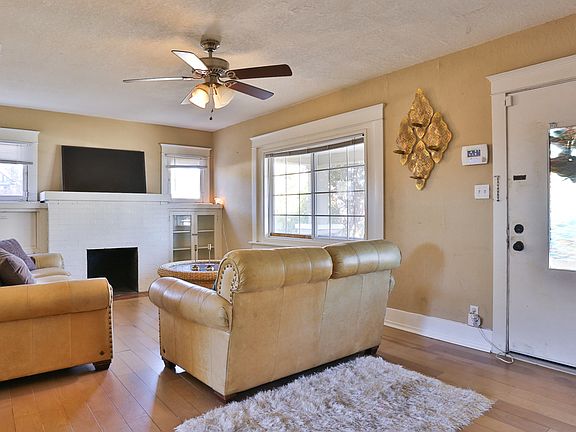 5th image of 129 N Fern Ave