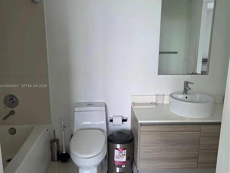 121 NE 34th St #914 — Photo 6