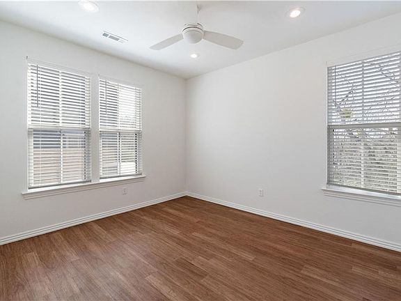 5th image of 1521 N Gregg Ave