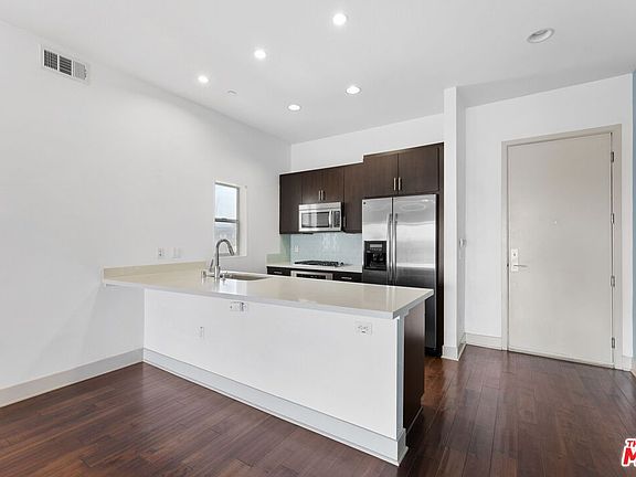 4th image of 4211 Redwood Ave Unit 303