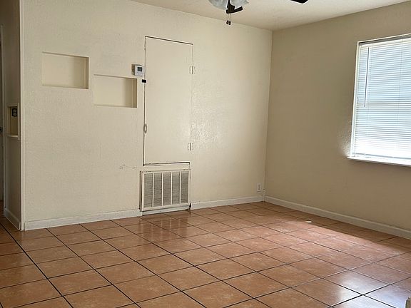 4th image of 140 Glenarm Pl