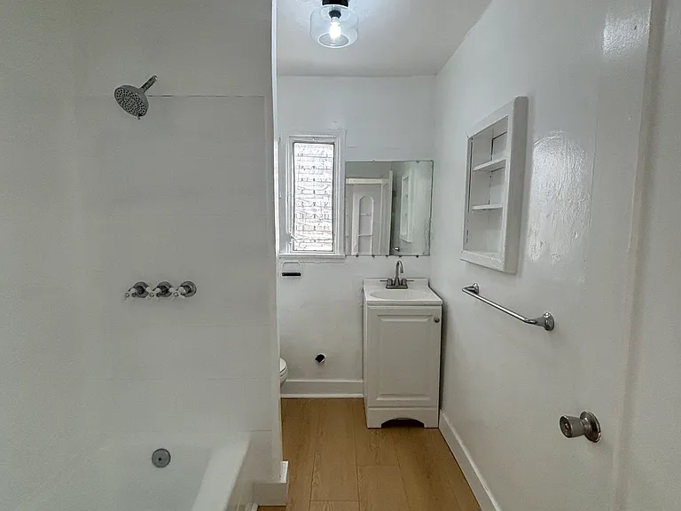 200 Rosemont Ave #1 — Photo 6