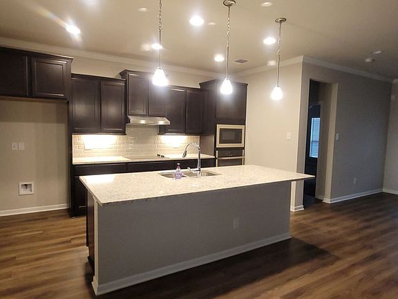 4th image of 3206 Trinity Dr