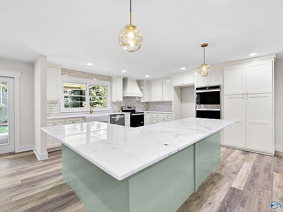 5th image of 1345 Kelly Dr NW