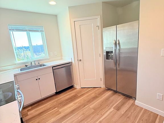 5th image of 9218 Conroy Pl NW #104