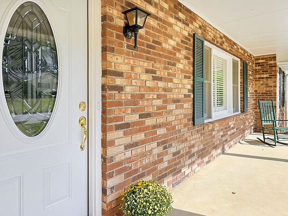 3rd image of 104 Stonehenge Ct