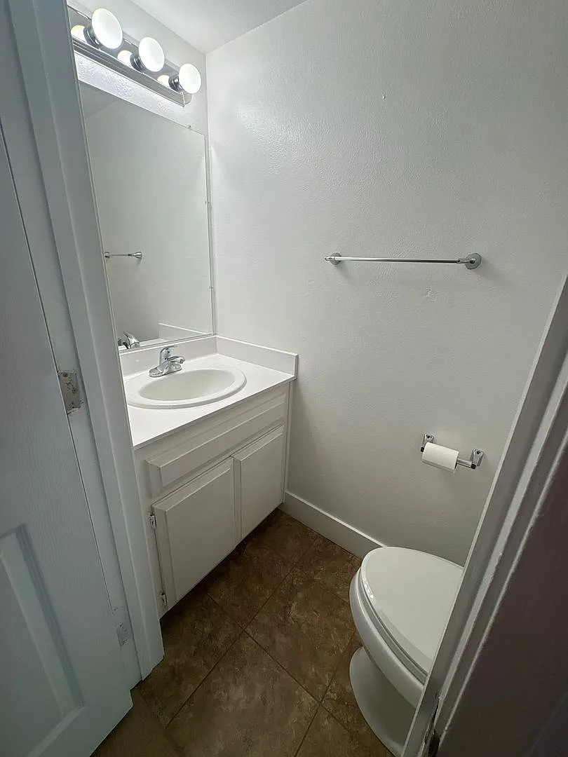 Renovated 2-Bed/1.5 Bath Condo in Pocket — Photo 4