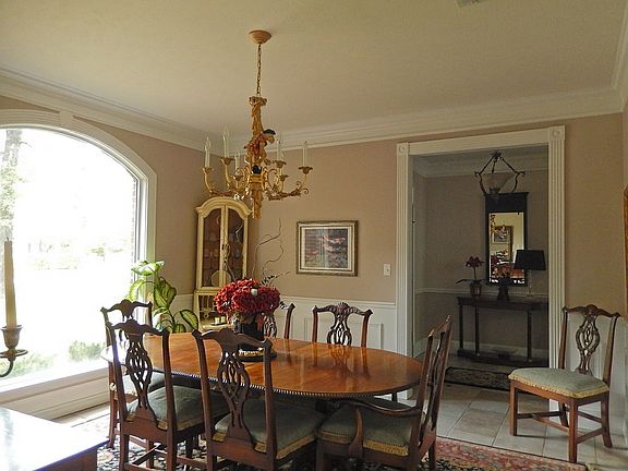 5th image of 407 Daniel Dr