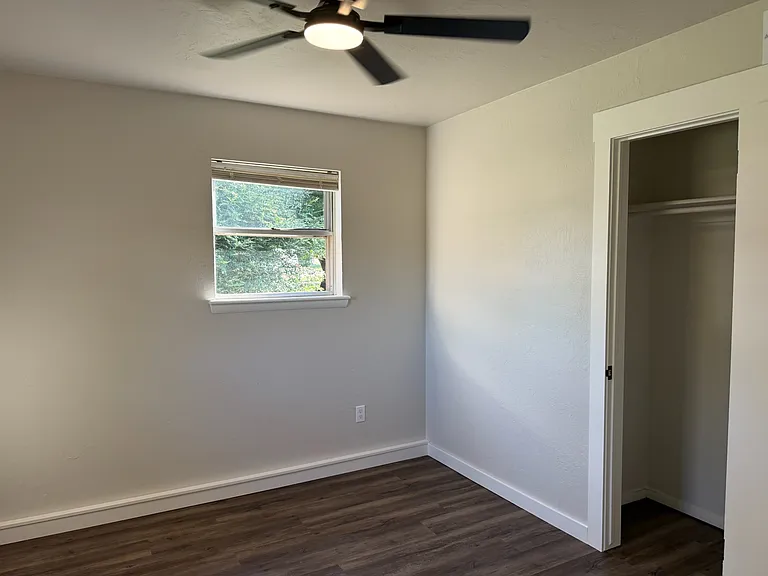 2209 Marshall Dr — Photo 10