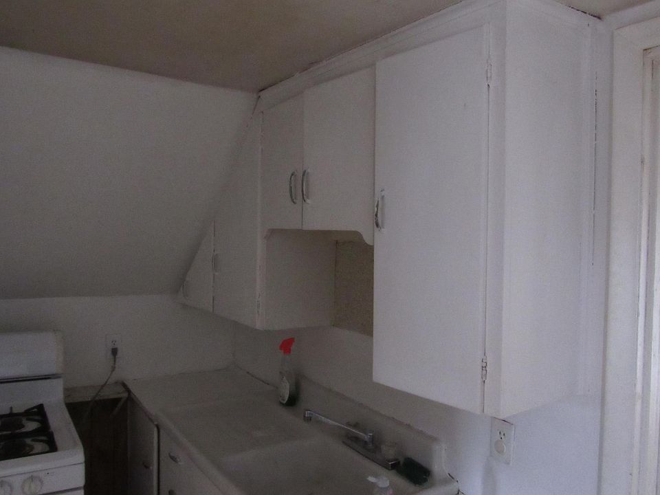 1st image of 714 Oak St